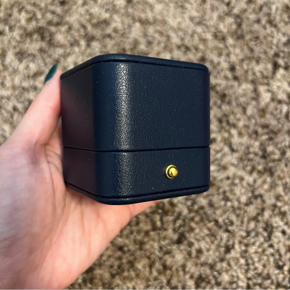Sleek & Simple Ring Box